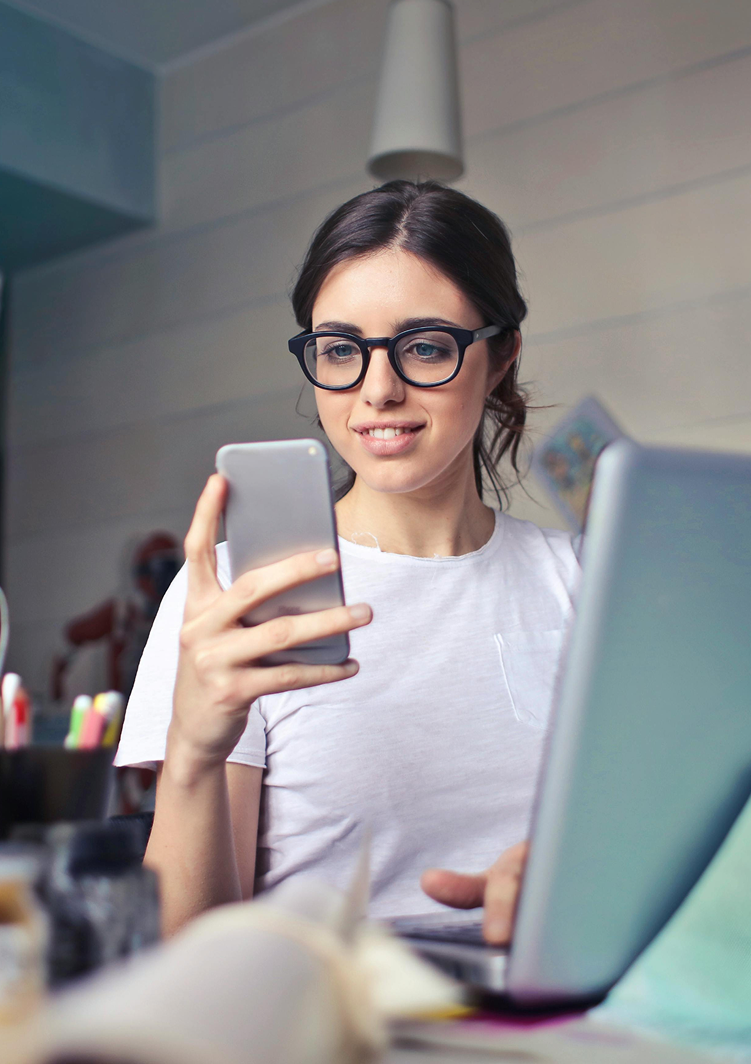 Agente cotizando con precios reales por WhatsApp